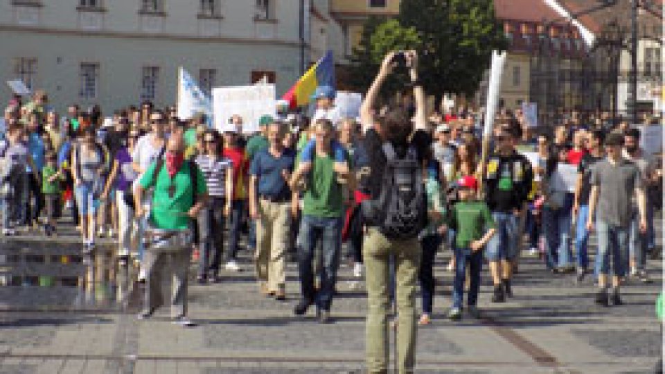 Manifestaţii împotriva defrişărilor au loc în Bucureşti şi marile oraşe