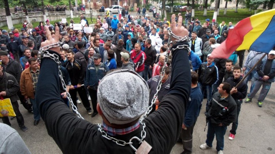 Minerii amenință cu greva pentru că nu și-au primit integral salariile