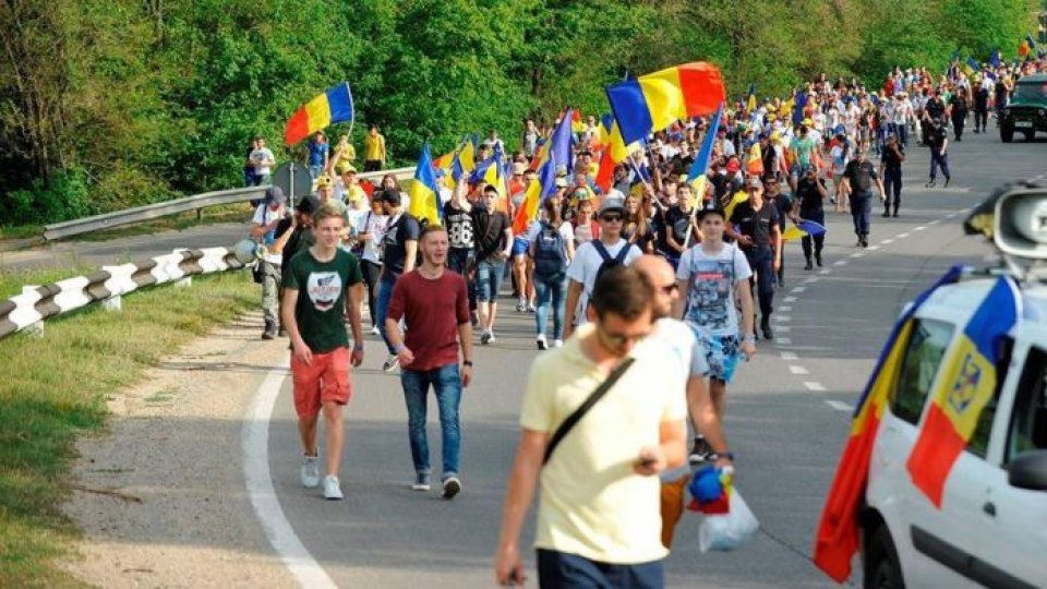 Marş Chişinău - Bucureşti al unor tineri unionişti basarabeni