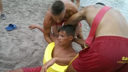 Un tânăr a fost salavat de la înec în zona staţiunii Neptun