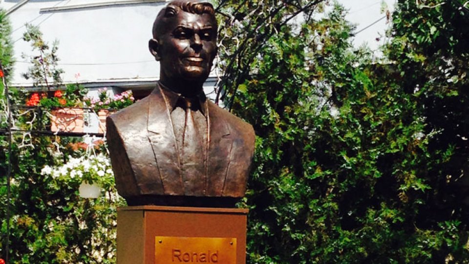 Ronald Reagan are statuie la Ploieşti