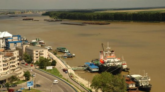 Navele blocate pe Dunăre, supravegheate prin satelit