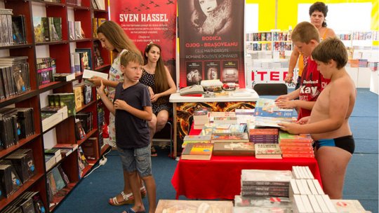 Ofertele Târgului Gaudeamus, pe faleza Radio Vacanţa