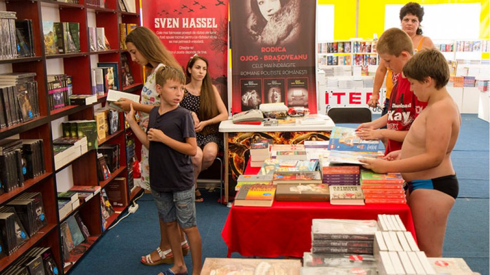 Ofertele Târgului Gaudeamus, pe faleza Radio Vacanţa