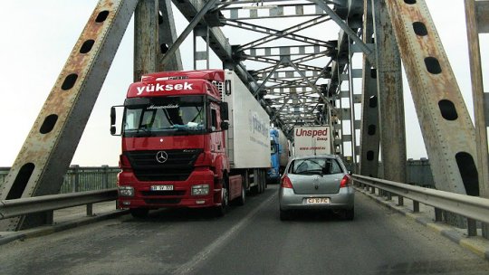 Traficul s-a intensificat pe arterele către Bucureşti şi marile oraşe