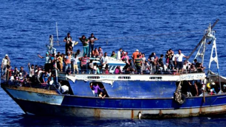 Zeci de imigranți găsiți morți în cala unei nave interceptate în Mediterana