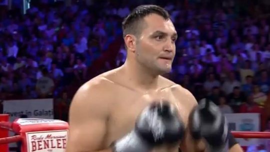 Cristi Ciocan "The Hammer" l-a demolat la Galați pe Sherman Williams