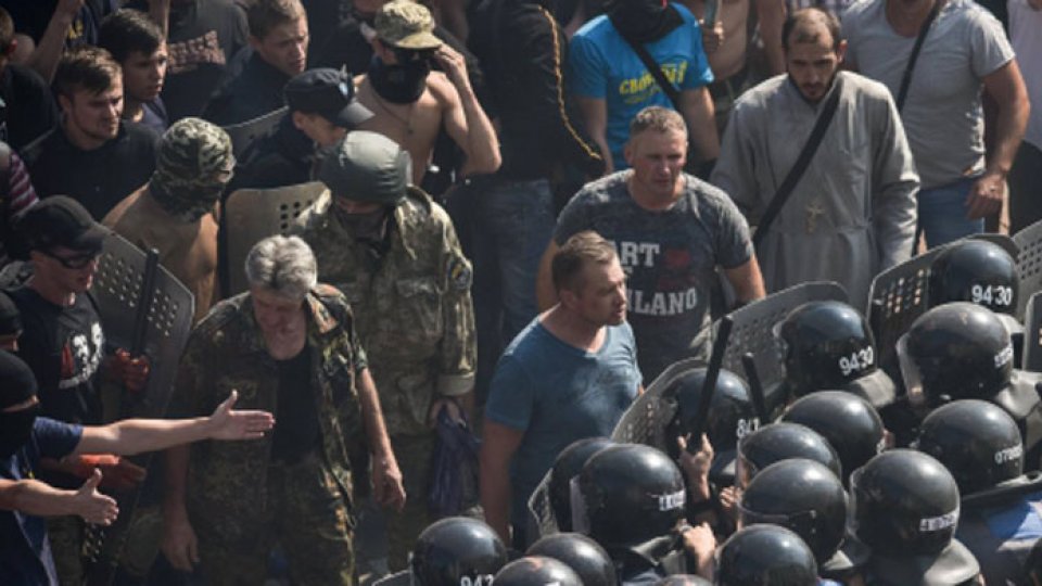 Explozie puternică în faţa parlamentului de la Kiev