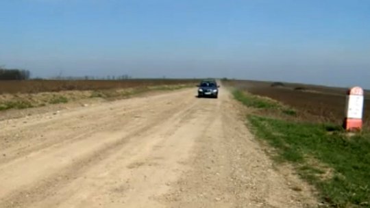Singurul drum național de pământ din țară "va fi asfaltat"
