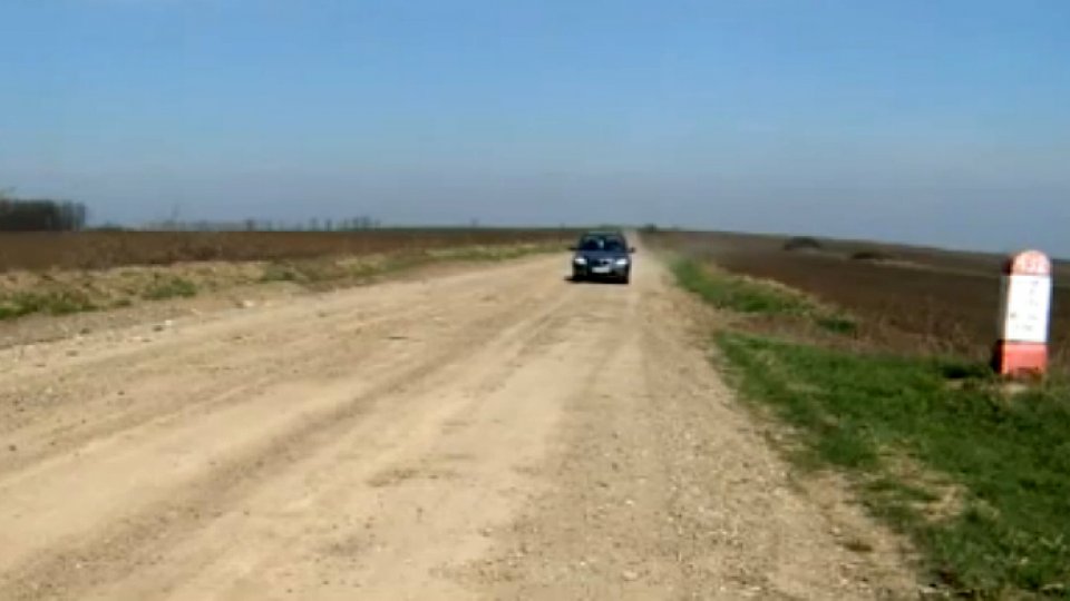 Singurul drum național de pământ din țară "va fi asfaltat"