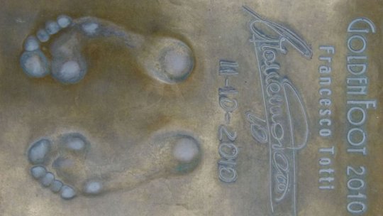 Gică Hagi va primi trofeul Golden Foot