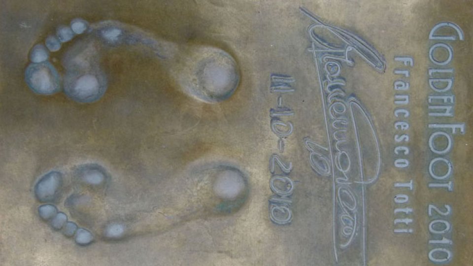 Gică Hagi va primi trofeul Golden Foot