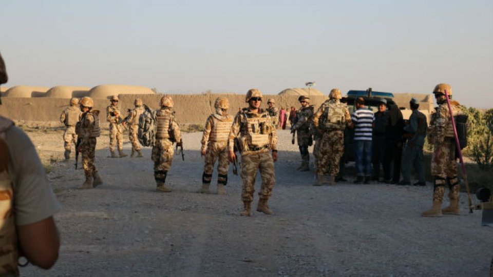 Trei militari români au fost răniţi uşor în Afganistan