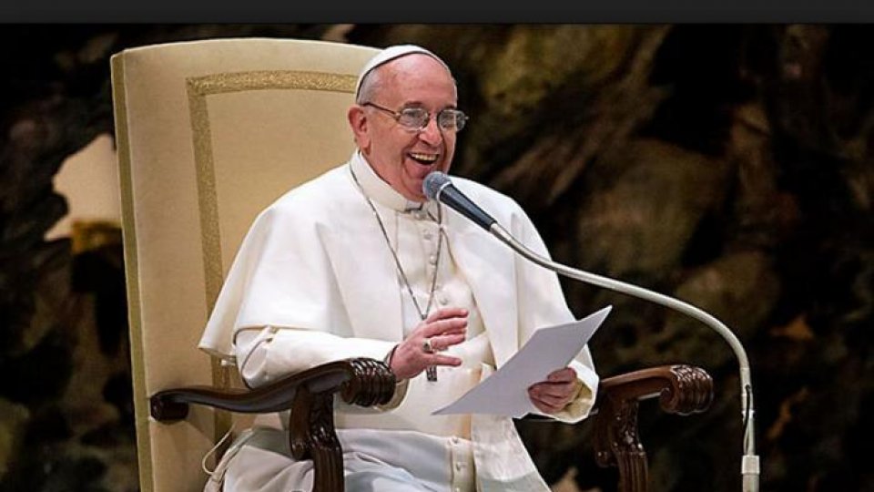 Papa Francisc, vizită surpriză la optică pentru a-şi schimba lentilele