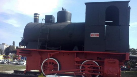 Locomotivă cu aburi, expusă în gara Constanţa