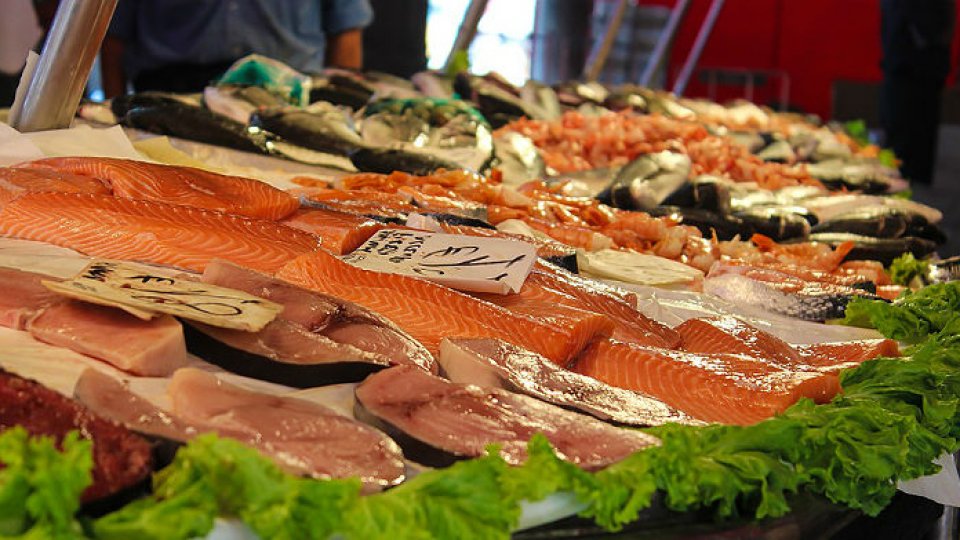Peste 80% din peştele consumat de români "este importat"