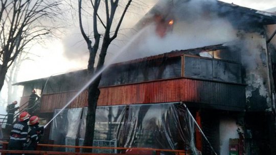FOTO: Incendiu la un restaurant din Orăşelul Copiilor