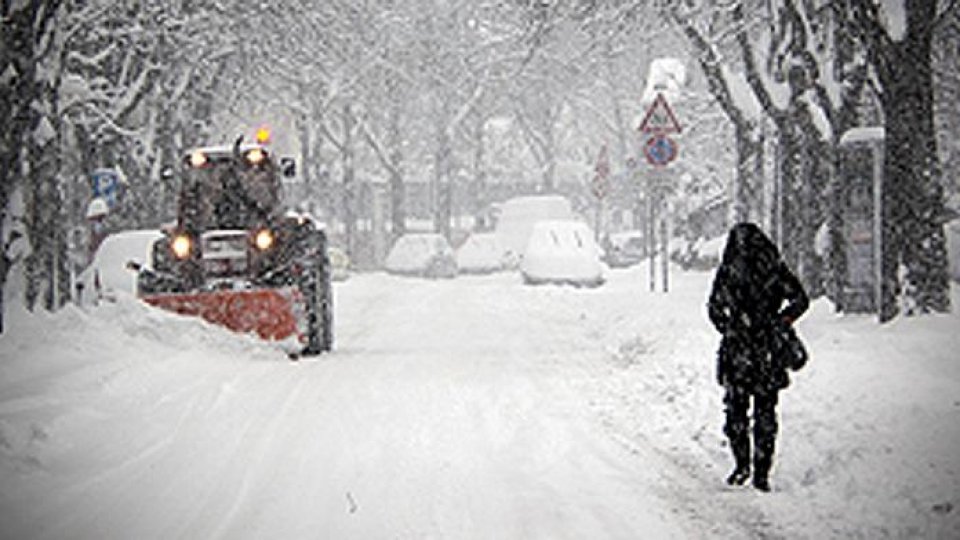Ninsorile continuă în estul şi sud-estul ţării