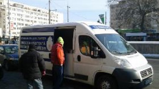 Alimente calde şi îmbrăcăminte pentru nevoiaşi