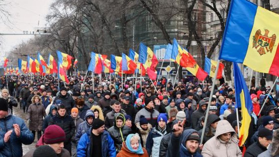 FOTO/Chișinău: pro-europenii și pro-rușii fac miting în comun