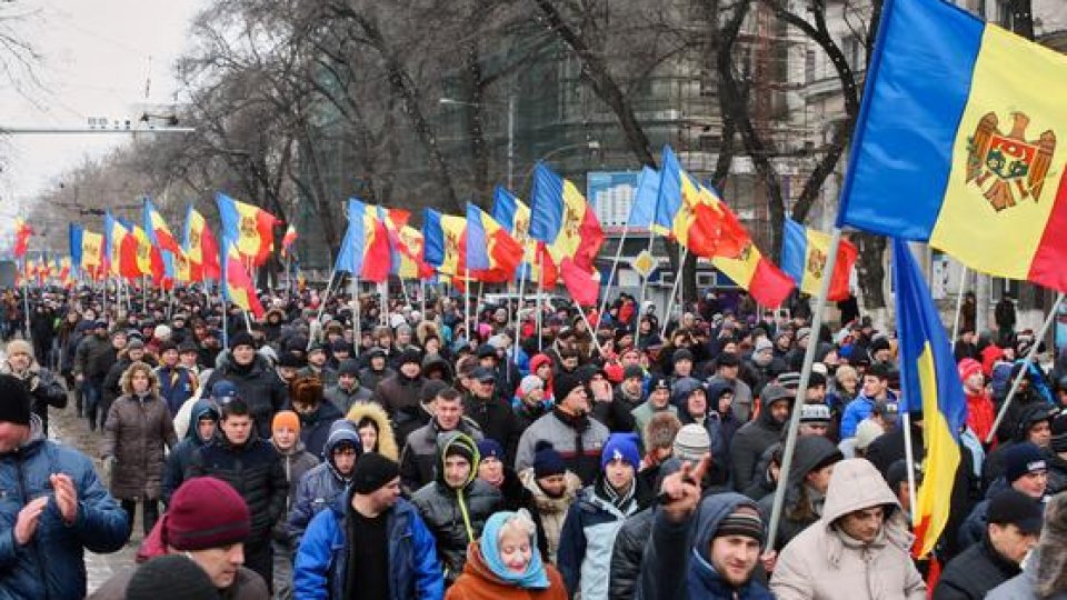 FOTO/Chișinău: pro-europenii și pro-rușii fac miting în comun