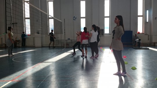 Caut profesor de educaţie fizică să mă înveţe ce exerciţii să fac!