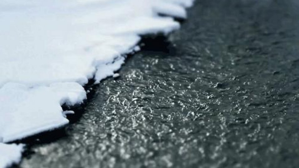 Masaru Emoto: Conştiinţa umană poate modifica structura moleculară a apei