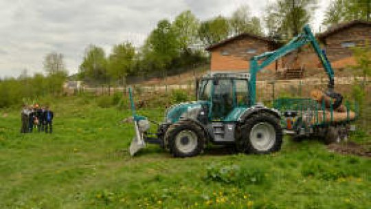 România a importat mai multe tractoare decât a exportat