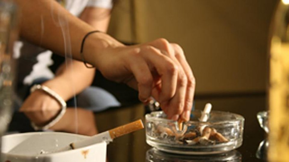 Un sfert dintre adulţii României se declară fumători
