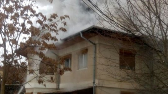 FOTO: Incendiu la o casă din București: Nu sunt victime