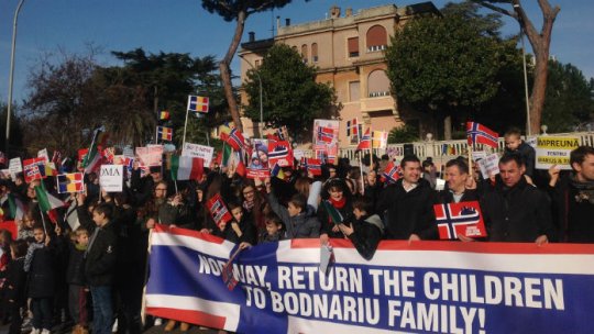 Manifestaţie de suţinere a familiei Bodnariu la Roma