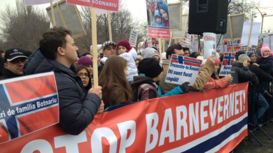 Manifestație în Piața Victoriei din Capitală în sprijinul familiei Bodnariu