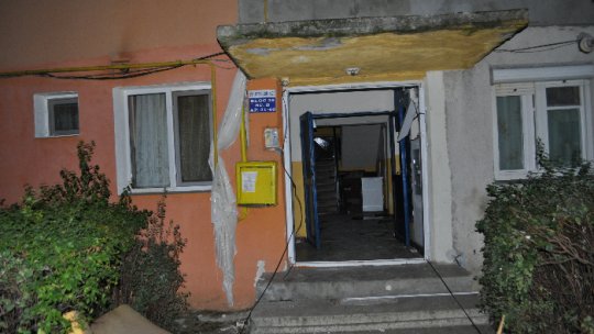 Foto: Anchetă în urma exploziei dintr-un bloc din Bistrița