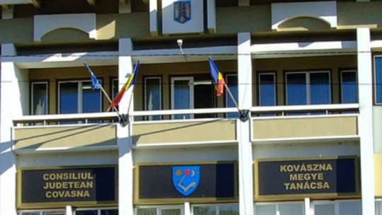 Steagul secuiesc trebuie îndepărtat din sala Consiliului Judeţean Covasna