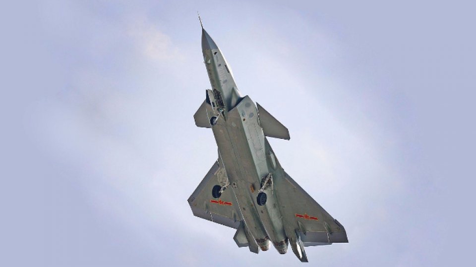 Avionul "invizibil" chinezesc J-20 zărit pentru prima dată în cadru oficial