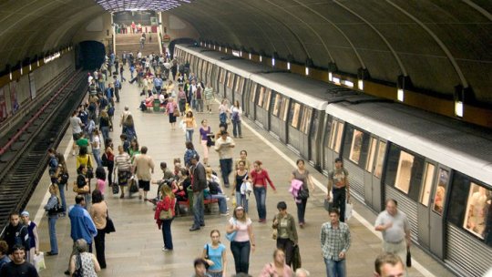 Metrorex "introduce în circulaţie trenuri suplimentare la orele vârf"