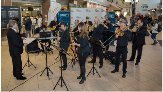 Aplauze pentru Big Band-ul şi Orchestra de Muzică Populară Radio