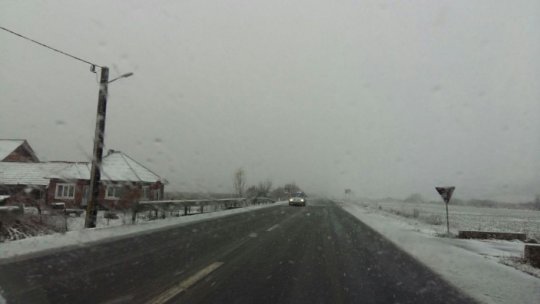 Foto: Pe drumurile din Bistriţa-Năsăud se circulă în condiţii de iarnă 