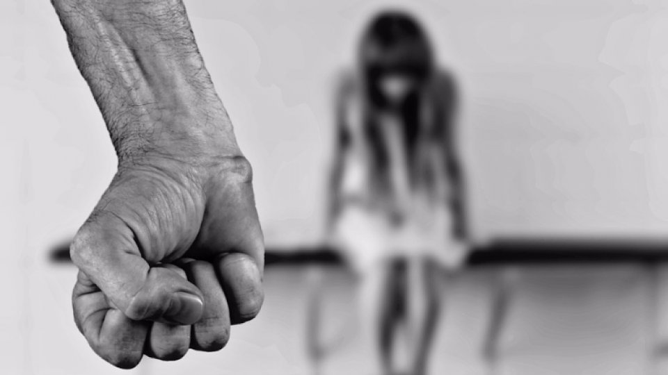 Una din trei femei "este victima violenţei în familiile româneşti"