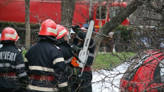 Atenţionări cod galben de vânt puternic şi vizibilitate redusă