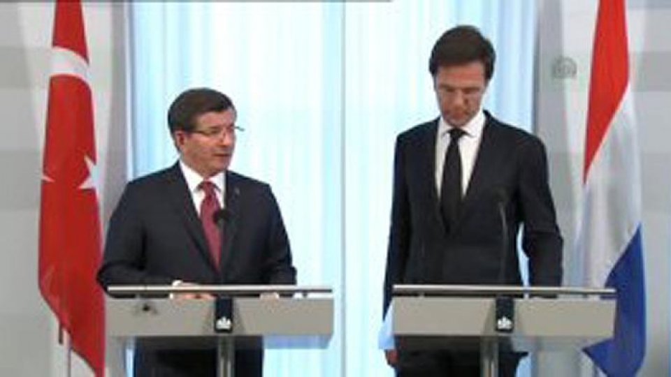 Olanda şi Turcia cer încetarea bombardamentelor asupra civililor în Siria