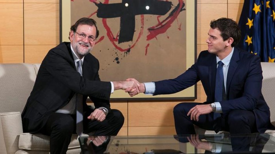 Mariano Rajoy vrea să evite o alianţă a socialiştilor cu Podemos