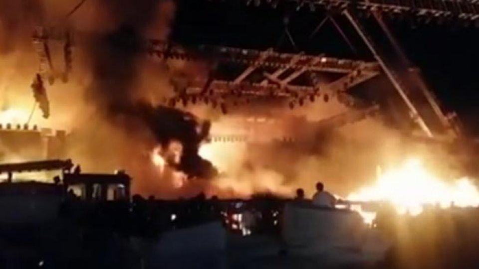 VIDEO/Au văzut moartea cu ochii: Scena a luat foc sub picioarele lor