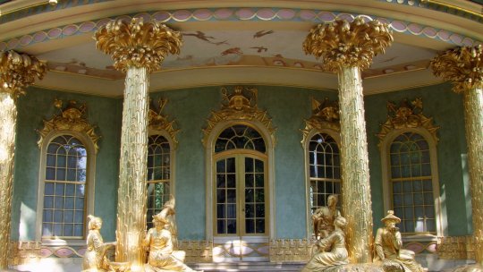 Aproape jumătate dintre produsele de lux din lume, "cumpărate de chinezi"