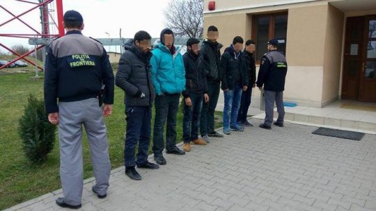 Şase cetăţeni marocani, prinşi când intrau ilegal în România