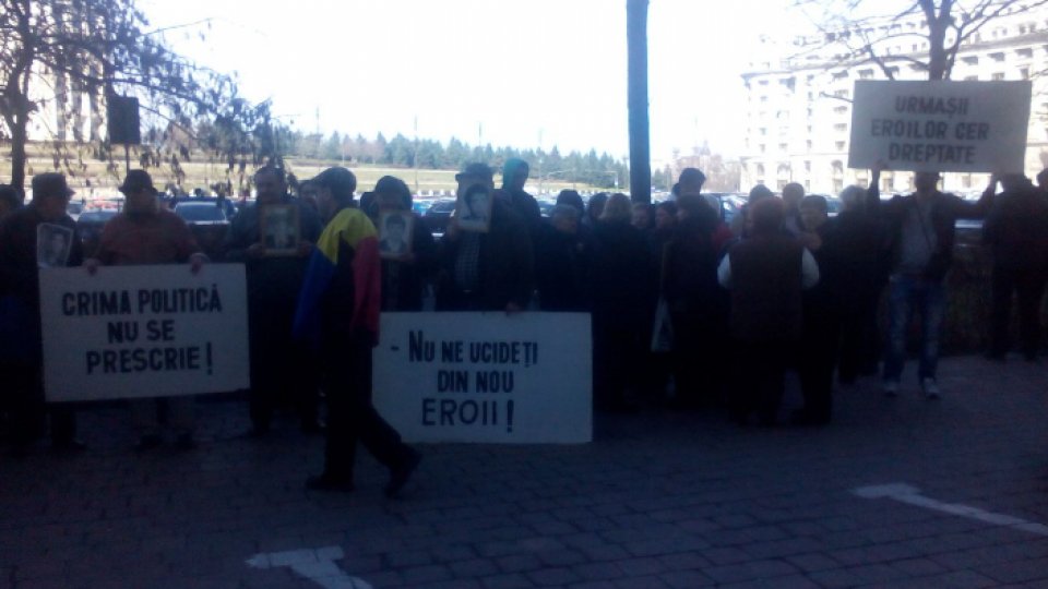 Parchetul vrea să analizeze "redeschiderea dosarului Revoluţiei"