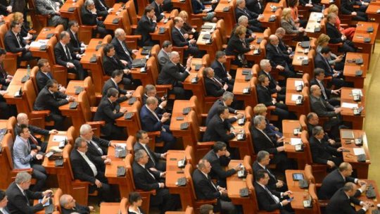 Parlamentul a dezbătut mai bine de două ore situaţia Televiziunii Publice