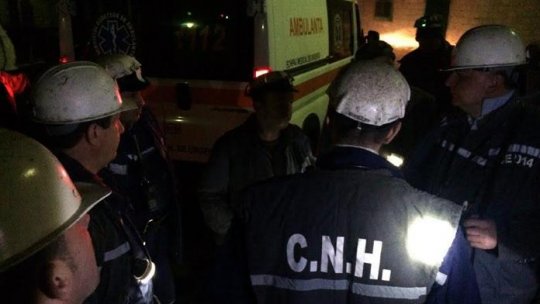 Sute de mineri din Valea Jiului sunt blocaţi în continuare în subteran