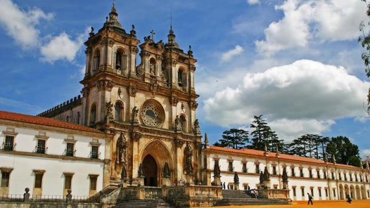 Atracţii europene: Mânăstirea Alcobaça