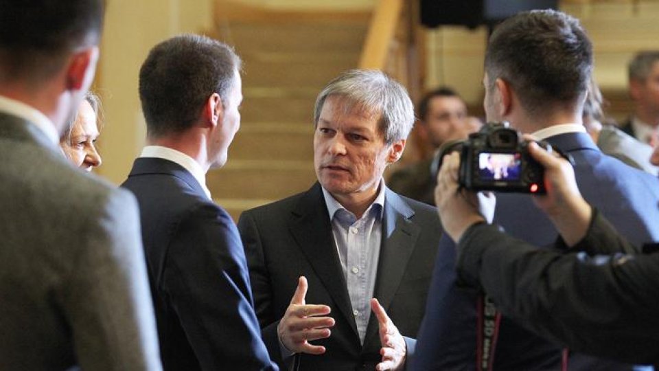Dacian Cioloş, la lansarea cărţii poliţistului Marian Godină